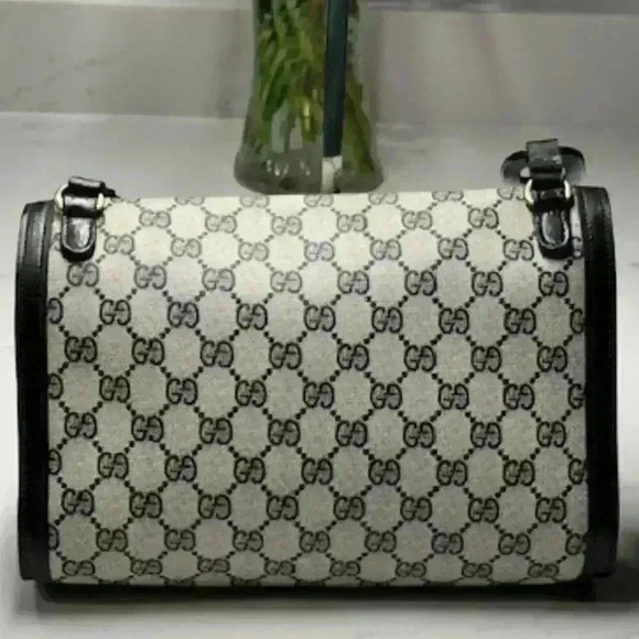 👑👑 Vintage Gucci GG Shoulder Bag EUC! + COA + Dust Bag - Picture 5 of 16
